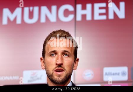 Monaco, Germania. 13 agosto 2023. L'attaccante inglese Harry Kane partecipa a una conferenza stampa a Monaco, in Germania, 13 agosto 2023. Il Bayern Monaco ha completato la firma dell'attaccante internazionale dell'Inghilterra Harry Kane dalla squadra di Premier League Tottenham Hotspur. Credito: Philippe Ruiz/Xinhua/Alamy Live News Foto Stock