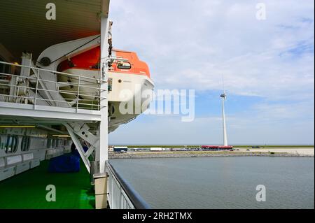 Il traghetto Romantika naviga sulla rotta Eemshaven-Kristiansand dall'inizio di aprile 2022. Sta per lasciare il porto Foto Stock