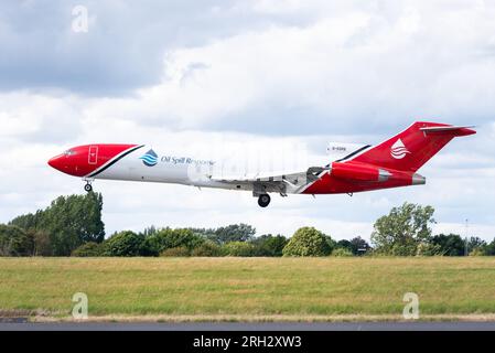 London Southend Airport, Essex, Regno Unito. 13 agosto 2023. L'aeromobile Boeing 727-1, di serie G-OSRB, è atterrato all'aeroporto di Essex dopo essere stato in attesa durante il trasferimento di petrolio dalla petroliera FSO Safer al largo delle coste dello Yemen. L'aereo di linea convertito è stato di stanza all'aeroporto di Gibuti per la durata dell'operazione, che ha visto più di un milione di barili di petrolio trasferiti dalla petroliera a una nave di recupero. Il 727 è gestito da 2Excel Aviation per conto di OSR ed è dotato di apparecchiature per spruzzare sostanze chimiche dispersive su qualsiasi olio versato durante il trasferimento Foto Stock