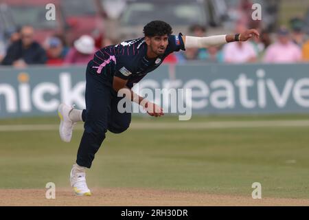 Beckenham, Kent, Regno Unito. 13 agosto 2023. Middlesex's Ishaan Kaushal bowling nei panni del Kent affronta il Middlesex nella Metro Bank One Day Cup a Beckenham. Credito: David Rowe/Alamy Live News Foto Stock