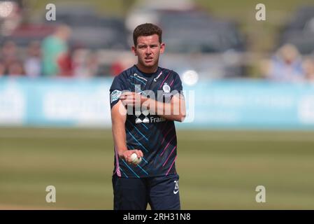 Beckenham, Kent, Regno Unito. 13 agosto 2023. Ryan Higgins bowling nei panni di Kent affronta il Middlesex nella Metro Bank One Day Cup a Beckenham. Credito: David Rowe/Alamy Live News Foto Stock
