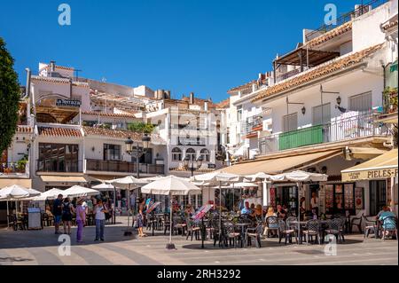 Mijas, Spagna - 24 luglio 2023: Splendido villaggio di Mijas, lavato di bianco, vicino a Malaga. Foto Stock