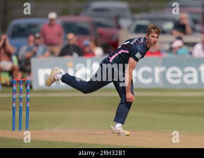 Beckenham, Kent, Regno Unito. 13 agosto 2023. Il bowling Martin Andersson di Middlesex nei panni di Kent affronta il Middlesex nella Metro Bank One Day Cup a Beckenham. Credito: David Rowe/Alamy Live News Foto Stock