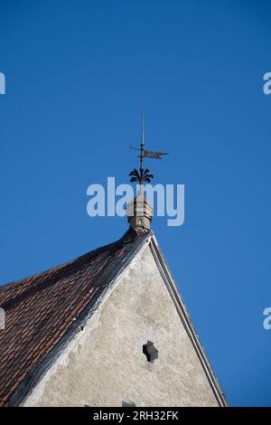 Meteo Vane con data 1946, Tallinn, città vecchia, Estonia Foto Stock