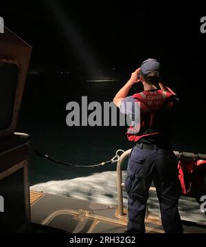 Guardia costiera, le agenzie continuano a rispondere alla Western Maui Fires foto del sottufficiale di terza classe David Graham Guardia Costiera degli Stati Uniti Distretto 14 Hawaii Pacific Foto Stock