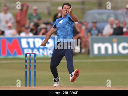 Beckenham, Kent, Regno Unito. 13 agosto 2023. James Bazley bowling di Kent nei panni di Kent affronta il Middlesex nella Metro Bank One Day Cup a Beckenham. Credito: David Rowe/Alamy Live News Foto Stock