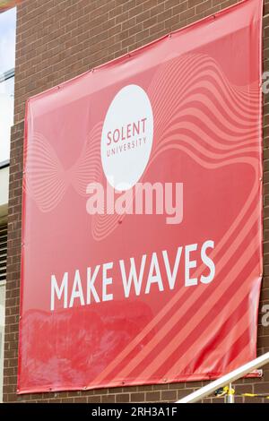 Southampton, Regno Unito - 6 agosto 2023: La Solent University si trova a Southampton Foto Stock