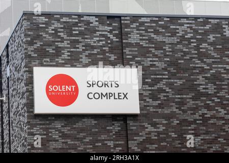 Southampton, Regno Unito - 6 agosto 2023: La Solent University si trova a Southampton Foto Stock