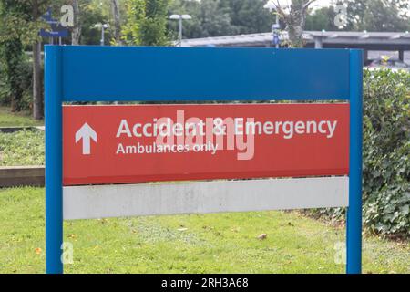 Southampton, Regno Unito - 6 agosto 2023:- cartello fuori dal Southampton General Hospital, Reading Accident & Emergency Foto Stock