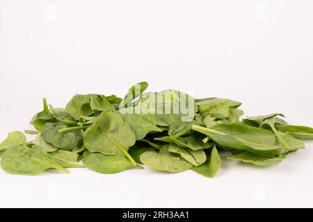 Mucchio di foglie di spinaci fresche Foto Stock