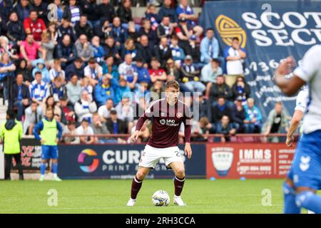 Edimburgo, Regno Unito. 13 agosto 2023. Tynecastle Park. Edimburgo. Scozia. Hearts contro Kilmarnock. 13 agosto 2023 Aidan Denholm di Hearts è entrato come sostituto del secondo tempo e sembrava molto fiducioso nel centrocampo (Photo Credit: David Mollison/Alamy Live News Foto Stock