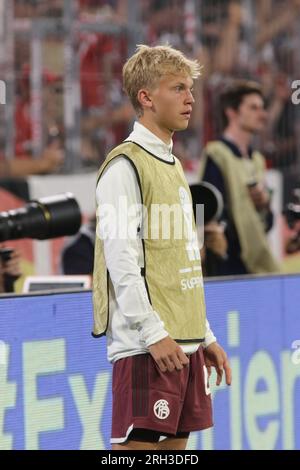 MONACO, Germania. , . 41, Frans Krätzig, Kraetzig durante il riscaldamento per la partita di Supercup Football tra FC Bayern Muenchen e RB LEIPZIG all'Allianz Arena di Monaco il 12. AUGUSTR 2023, Germania. DFL, Fussball, 0:3 (foto e copyright @ ATP Images/Arthur THILL (THILL Arthur/ATP/SPP) credito: SPP Sport Press Photo. /Alamy Live News Foto Stock