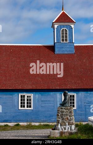 Groenlandia occidentale, comune di Qeqqata, Sisimiut. Museo Sisimiut, noto anche come Sisimiut Katersugaasiviat. Blue Bethel Church (Bethlkirken). Foto Stock