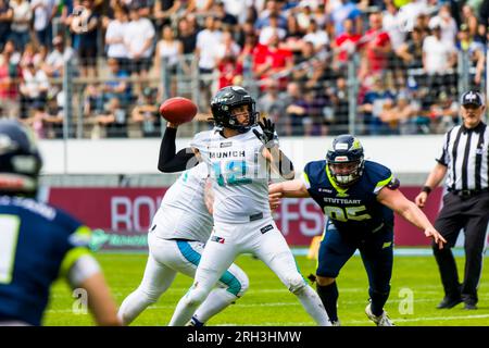 Stoccarda, Germania. 13 agosto 2023. ELF/ Game : Munich Ravens a Stoccarda Surge il 13 agosto. 2023 ,nello Stadio Gazi , Stoccarda , Germania QB # 12 Chad Jeffries / Munich Ravens credito: Frank Baumert/Alamy Live News Foto Stock