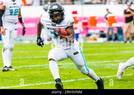 Stoccarda, Germania. 13 agosto 2023. ELF/ Game : Munich Ravens a Stoccarda Surge il 13 agosto. 2023,nello Stadio Gazi , Stoccarda , Germania RB # 7 Tomiwa Oyewo /Munich Ravens credito: Frank Baumert/Alamy Live News Foto Stock