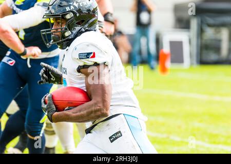 Stoccarda, Germania. 13 agosto 2023. ELF/ Game : Munich Ravens a Stoccarda Surge il 13 agosto. 2023 ,nello Stadio Gazi , Stoccarda , Germania RB # 7 Tomiwa Oyewo / Munich Ravens credito: Frank Baumert/Alamy Live News Foto Stock