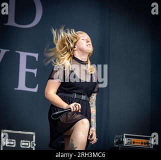 Impiegato per servire esibirsi dal vivo al Bloodstock Open Air Festival, agosto 2023. Foto John Lambeth/Alamy Foto Stock