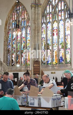 Fiera da record nella navata di Hull Minster, ex Holy Trinity, nell'East Yorkshire, Regno Unito Foto Stock