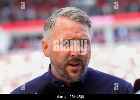 EINDHOVEN, PAESI BASSI - 12 AGOSTO: Allenatore Michael Silberbauer (FC Utrecht) durante l'Eredivisie match tra PSV Eindhoven e FC Utrecht a Philips Foto Stock