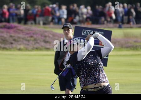 Walton on the Hill, Surrey, Regno Unito. 13 agosto 2023. Azione nell'ultimo giorno dell'AIG WomenÕs Open al Walton Heath Golf Club ( organizzato dal Royal & Ancient Golf Club di St Andrews - R&A la nostra foto mostra: Angel Yin (USA) Plays to the 16th green Credit: Motofoto/Alamy Live News Foto Stock