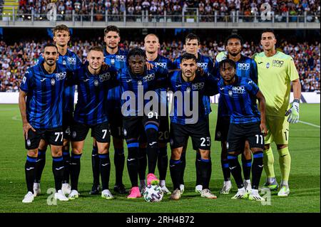 I giocatori dell'Atalanta BC posano per una foto della squadra prima dell'amichevole partita di calcio tra la Juventus FC e l'Atalanta BC. Foto Stock