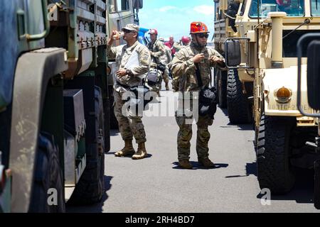 Le guardie nazionali delle Hawaii si dispiegano a Lahaina a Maui Hawaii per cercare sia i sopravvissuti che le vittime degli incendi di Maui. Foto della Guardia Nazionale delle Hawaii Foto Stock