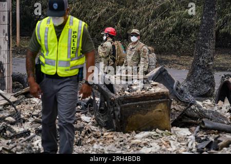 Le guardie nazionali delle Hawaii si dispiegano a Lahaina a Maui Hawaii per cercare sia i sopravvissuti che le vittime degli incendi di Maui. Foto della Guardia Nazionale delle Hawaii Foto Stock