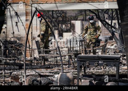 Le guardie nazionali delle Hawaii si dispiegano a Lahaina a Maui Hawaii per cercare sia i sopravvissuti che le vittime degli incendi di Maui. Foto della Guardia Nazionale delle Hawaii Foto Stock