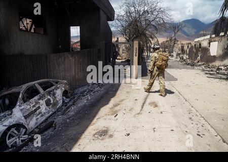 Le guardie nazionali delle Hawaii si dispiegano a Lahaina a Maui Hawaii per cercare sia i sopravvissuti che le vittime degli incendi di Maui. Foto della Guardia Nazionale delle Hawaii Foto Stock