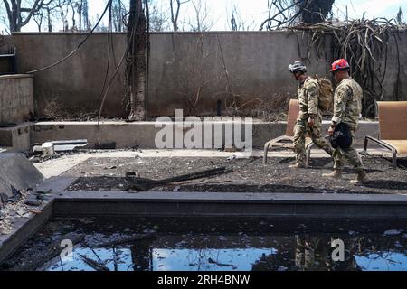 Le guardie nazionali delle Hawaii si dispiegano a Lahaina a Maui Hawaii per cercare sia i sopravvissuti che le vittime degli incendi di Maui. Foto della Guardia Nazionale delle Hawaii Foto Stock