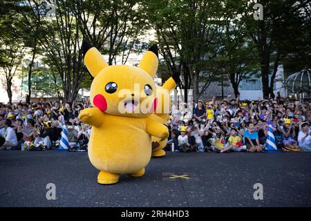 Sfilata di Pikachu durante i Campionati Mondiali Pokemon 2023 a Minatomirai, Yokohama, l'11 agosto 2023. Crediti: Stanislav Kogiku/AFLO/Alamy Live News Foto Stock