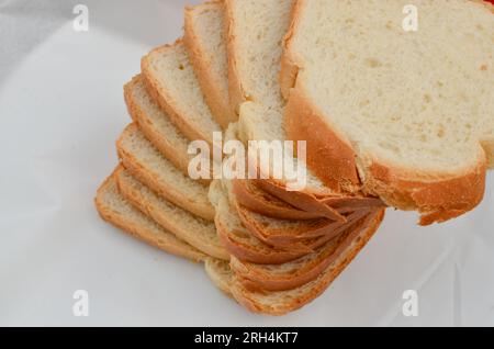 Primo piano del delizioso pane tradizionale, noto anche come pane a fette, perfetto per creare panini irresistibili e ideale per composizioni di hea Foto Stock