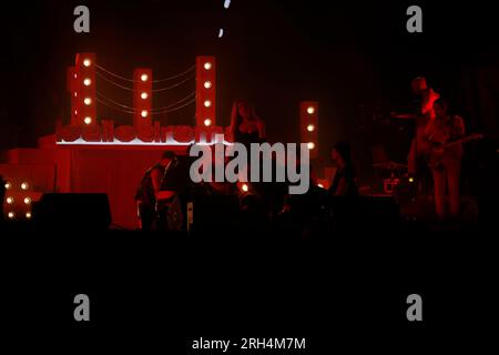 14 luglio 2023, Madrid, Madrid, Spagna: La cantante di Malaga, Ana Mena, è vista sul palco durante un concerto del suo tour "Bellodrama", a Pamplona. Il 9 settembre, Ana Mena si esibirà a Madrid sul palco del Wizink Center, uno spettacolo gigantesco al culmine del suo album "Bellodrama" il cui tour è iniziato il 15 aprile in A CoruÃ±a, la prima tappa di venti spettacoli che porteranno la cantante di Malaga in tutta la Spagna. Ana Mena ha fatto il suo debutto nell'industria musicale nel 2016 con il suo singolo "No soy como tu Crees". Nel 2018 ha raggiunto una grande popolarità in Italia con la canzone D'estate non vale insieme a Fred de Pa Foto Stock