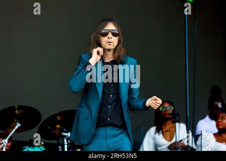 MILANO, ITALIA - 2 LUGLIO: Bobby Gillespie dei Primal Scream si esibisce all'i-Days 2023 all'Ippodromo Snai la Maura di Milano il 2 luglio 2023 a Milano, Italia. (Foto di Roberto Finizio/NurPhoto) Foto Stock