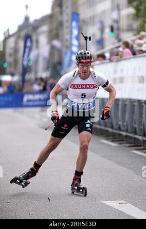 Wiesbaden, Germania. 13 agosto 2023. Wiesbaden, Germania, 13 agosto 2023: Roman Rees ( Germania ) durante il City-Biathlon al Kurpark di Wiesbaden, GERMANIA. (Julia Kneissl/SPP) credito: SPP Sport Press Photo. /Alamy Live News Foto Stock