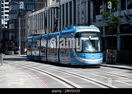 West Midlands Metro tram a Broad Street, Birmingham, Regno Unito Foto Stock