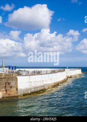 Jubilee Pool Penzance, piscina con acqua salata, Lido all'aperto, Penzance, Cornovaglia, Inghilterra, Regno Unito, Regno Unito. Foto Stock