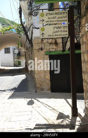 Passeggia attraverso il villaggio di Peki'in nella regione dell'alta Galilea, nel nord di Israele. Foto Stock