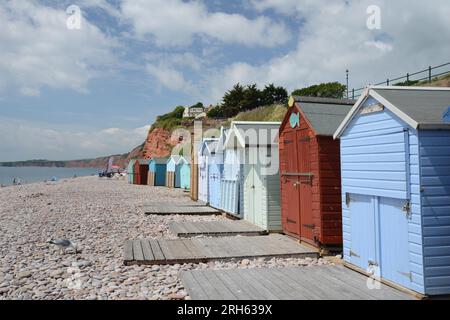 Rifugi sulla spiaggia di Budleigh Salterton, Devon, Inghilterra Foto Stock