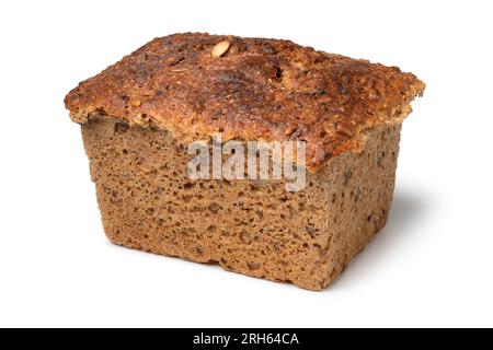 Pane scandinavo fresco singolo di farro di pasta madre con una variazione di semi da vicino isolato su sfondo bianco Foto Stock