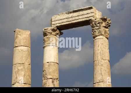 Il tempio romano di Ercole nella Cittadella, città di Amman, Giordania, Medio Oriente Foto Stock