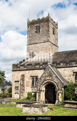 La torre della chiesa di St Marys a Kirkby Lonsdale, Cumbria, Inghilterra, Regno Unito Foto Stock