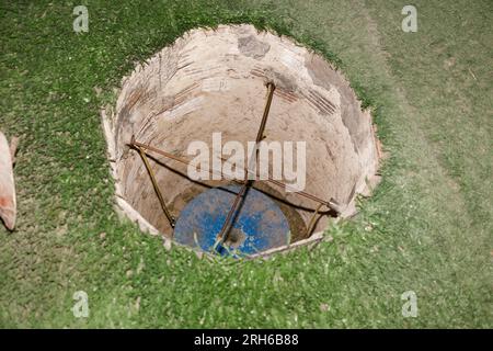 Cu chi, Vietnam. 21 agosto 2014. I tunnel di Cu chi sono un'immensa rete di tunnel sotterranei utilizzati dai soldati Viet Cong durante la guerra del Vietnam. Foto Stock