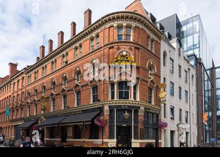 L'Old Royal pub in Church Street, nel quartiere degli affari nel centro di Birmingham Foto Stock