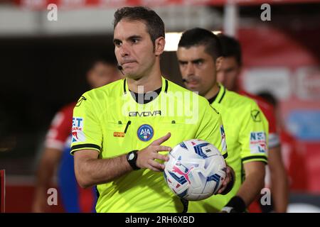 Monza, Italia, 13 agosto 2023. L'arbitro Alberto Santoro durante il round di Coppa Italia del 32 all'U-Power Stadium di Monza. Il credito fotografico dovrebbe leggere: Jonathan Moscrop / Sportimage Foto Stock