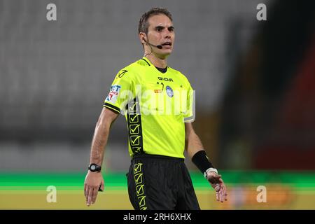 Monza, Italia, 13 agosto 2023. L'arbitro Alberto Santoro reagisce durante la partita di Coppa Italia Round del 32 all'U-Power Stadium di Monza. Il credito fotografico dovrebbe leggere: Jonathan Moscrop / Sportimage Foto Stock