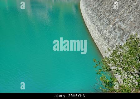 Dettaglio muro diga - Cheggio, Verbano-Cusio-Ossola, Italia, Piemonte Lago Alpe dei cavalli (diga di Cheggio) Foto Stock