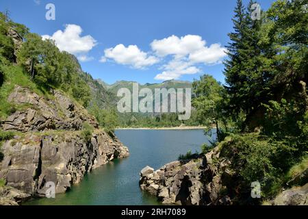 Lago d'Antrona, tratto dalla cascata , Verbano-Cusio-Ossola, Italia, Piemonte Foto Stock