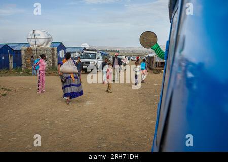 Abiy Adi, Etiopia. 15 maggio 2023. Vista generale dell'IDP Center 70K all'esterno di Mekelle. L’Etiopia settentrionale sta ancora soffrendo degli effetti della guerra del 2020, ora in pausa. Più di 800.000 donne e bambini hanno bisogno di aiuto, ma le principali organizzazioni umanitarie hanno fermato le spedizioni di cibo a causa di sospetti di furto. (Foto di Edgar GutiÈrrez/SOPA Images/Sipa USA) credito: SIPA USA/Alamy Live News Foto Stock