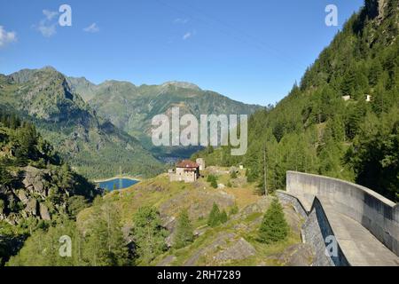 Lago d'Antrona tratto dalla diga di Campliccioli , Verbano-Cusio-Ossola, Italia, Piemonte Foto Stock